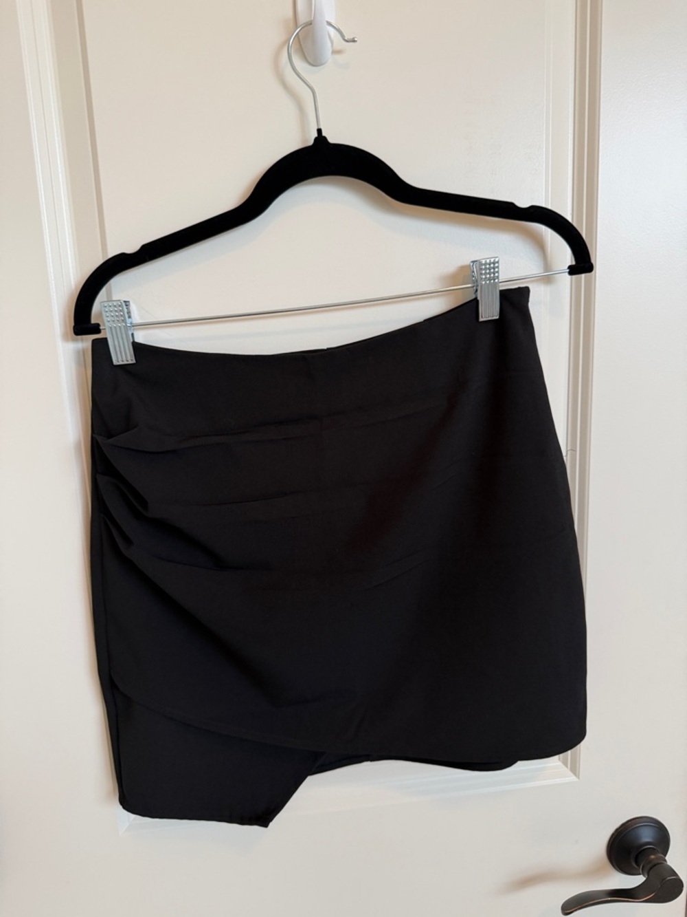 superdown Black Ruched Asymmetric Mini Skirt